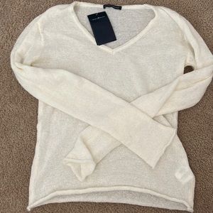 brandy melville sweater! brand new, tags still on.